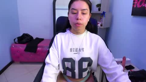 Snapshot of isabellasummer_ chatting on June 8, 2026, 2:06 pm isebella online show from June 8, 2026, 2:06 pm