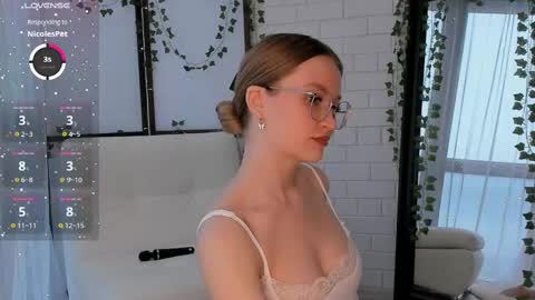 Bella online show from February 28, 2025, 3:48 am