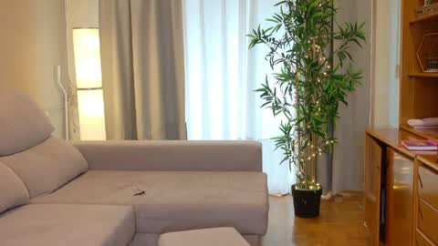Snapshot of isabellauribe chatting on May 9, 2026, 11:37 am isabellauribe online show from May 9, 2026, 11:37 am
