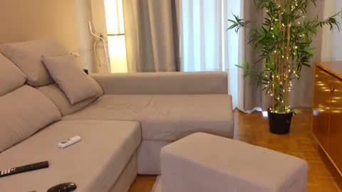 isabellauribe online show from June 13, 2026, 12:58 pm