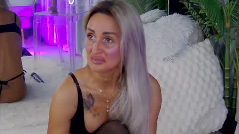 IsabelleEthan online show from June 8, 2026, 1:28 am
