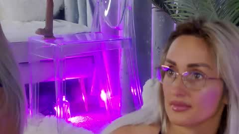 IsabelleEthan online show from June 10, 2026, 1:39 am