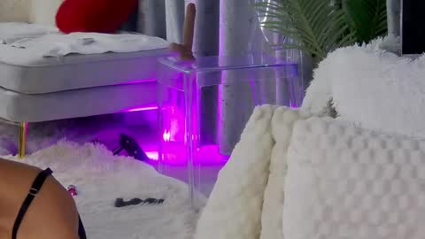 IsabelleEthan online show from June 12, 2026, 2:10 am