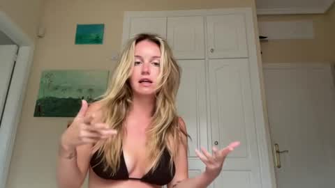 isabellesings online show from August 7, 2026, 6:10 pm