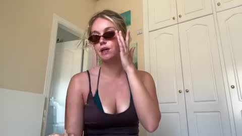 isabellesings online show from August 9, 2026, 2:11 pm