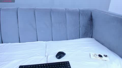 Isabellsmmith online show from December 18, 2024, 3:58 am