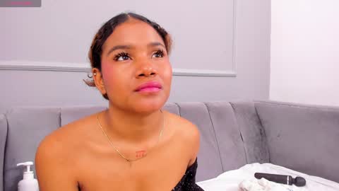 Isabellsmmith online show from January 4, 2025, 10:05 am
