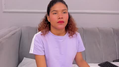 Isabellsmmith online show from January 18, 2025, 10:17 am