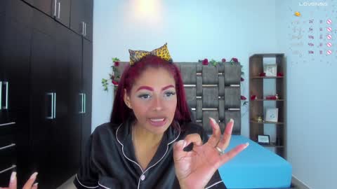 Hi mi name is Isabel  online show from January 15, 2025, 4:04 am