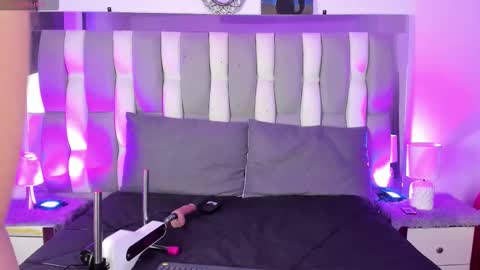 Isa online show from November 16, 2025, 4:18 am