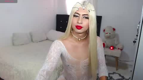 isadora online show from July 10, 2026, 7:49 pm