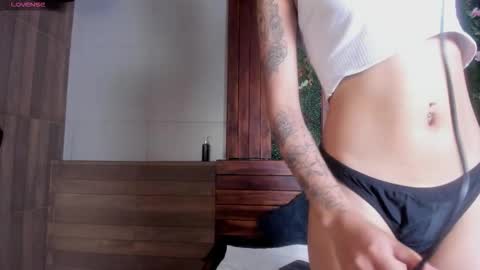 I S A  S AN D E R S  online show from December 21, 2025, 7:32 pm