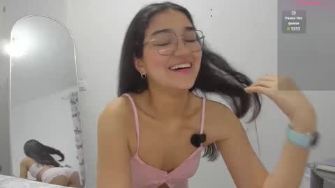 Snapshot of isasuarezzzz chatting on April 21, 2026, 7:06 pm Isa Suarez online show from April 21, 2026, 7:06 pm