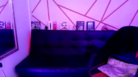 isabela online show from November 14, 2025, 4:44 am