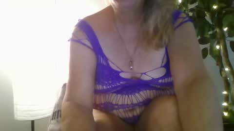 Iseestarz420 online show from November 22, 2025, 5:28 am