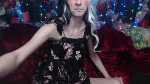 Sele online show from December 21, 2025, 11:01 pm