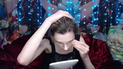 Snapshot of iselestias chatting on February 10, 2026, 9:19 pm Sele online show from February 10, 2026, 9:19 pm