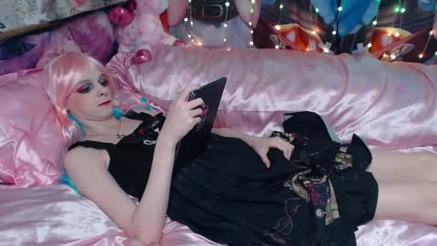 Sele online show from May 9, 2026, 9:53 pm