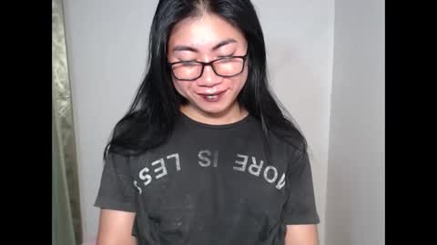 Snapshot of ishie_yoshixx chatting on November 7, 2025, 12:10 am IRISH online show from November 7, 2025, 12:10 am