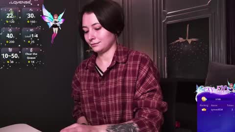 Snapshot of ishtardivine chatting on April 5, 2026, 10:56 am Ishtar online show from April 5, 2026, 10:56 am