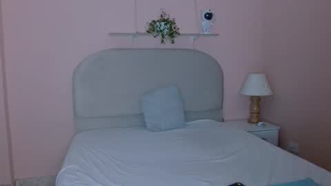 Snapshot of isis_cb17 chatting on November 13, 2025, 9:08 am Isis online show from November 13, 2025, 9:08 am