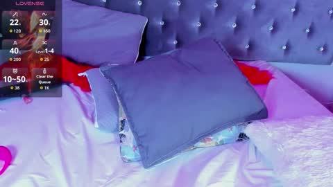 Snapshot of isis_jhempss chatting on October 16, 2025, 9:43 am Isis  online show from October 16, 2025, 9:43 am