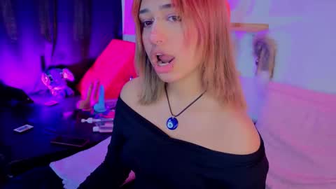 Isisjones18 online show from November 22, 2025, 5:12 pm