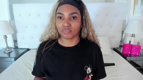 Vanessa online show from May 14, 2026, 11:39 am