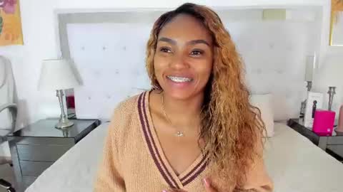 Vanessa online show from June 19, 2026, 11:36 am