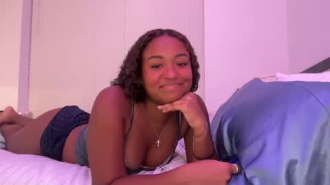 islabennettt online show from September 30, 2025, 2:27 am