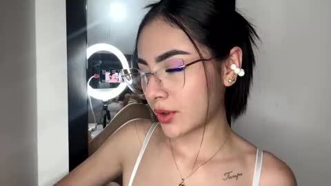 Snapshot of islacole chatting on October 27, 2025, 12:04 am Cute Isla  online show from October 27, 2025, 12:04 am