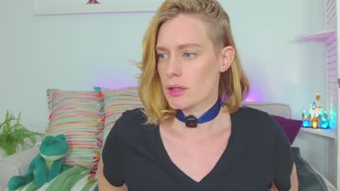 Snapshot of island_peach chatting on September 18, 2025, 2:52 pm Lou  Peaches online show from September 18, 2025, 2:52 pm