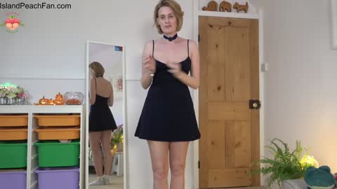 Snapshot of island_peach chatting on October 10, 2025, 7:13 pm Lou  Peaches online show from October 10, 2025, 7:13 pm