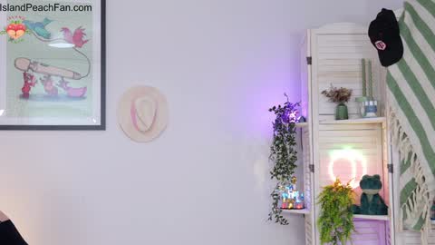 Snapshot of island_peach chatting on March 14, 2026, 2:33 pm Lou Peaches online show from March 14, 2026, 2:33 pm