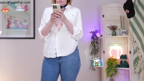 Snapshot of island_peach chatting on March 20, 2026, 3:06 pm Lou Peaches online show from March 20, 2026, 3:06 pm