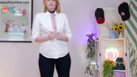 Lou  Peaches online show from May 3, 2026, 2:12 pm