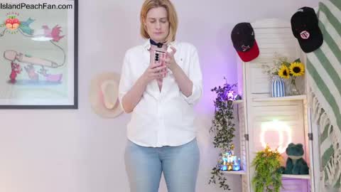 Lou  Peaches online show from May 9, 2026, 2:11 pm