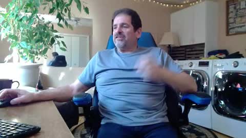 Snapshot of islandguy70 chatting on December 26, 2024, 4:58 pm Jim online show from December 26, 2024, 4:58 pm