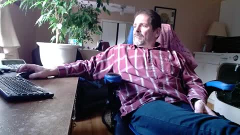 Snapshot of islandguy70 chatting on January 3, 2025, 8:32 pm Jim online show from January 3, 2025, 8:32 pm
