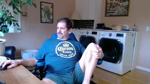 Snapshot of islandguy70 chatting on January 4, 2025, 1:21 pm Jim online show from January 4, 2025, 1:21 pm