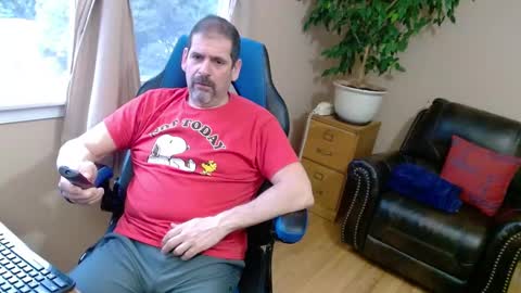 Snapshot of islandguy70 chatting on February 16, 2025, 12:32 pm Jim online show from February 16, 2025, 12:32 pm