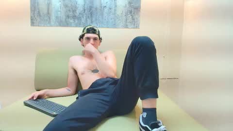 Snapshot of israel_gray chatting on October 22, 2025, 7:35 pm Israel online show from October 22, 2025, 7:35 pm