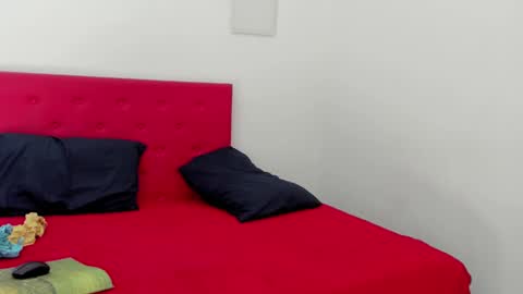 issa_kitty online show from December 11, 2024, 4:09 pm