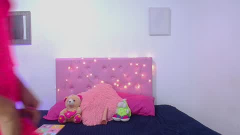 issa_kitty online show from February 18, 2025, 6:47 pm