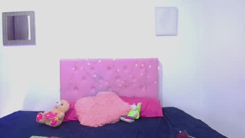issa_kitty online show from February 19, 2025, 1:29 am