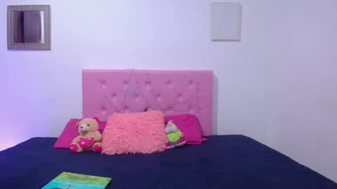 issa_kitty online show from March 4, 2025, 10:05 pm