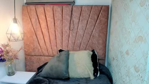 ISSA MILF online show from November 24, 2025, 1:00 pm