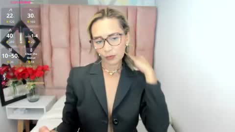 ISSA MILF online show from June 11, 2026, 1:20 pm