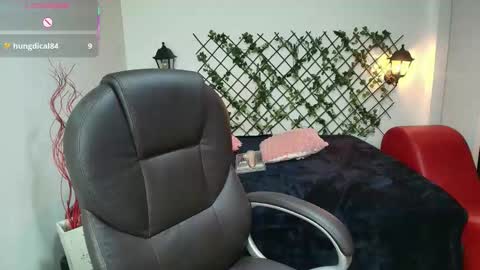 Issa  online show from November 12, 2025, 1:33 pm