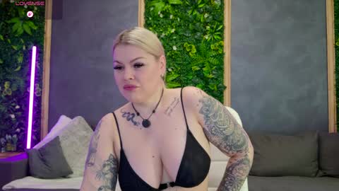 Alisa online show from May 7, 2026, 4:29 am
